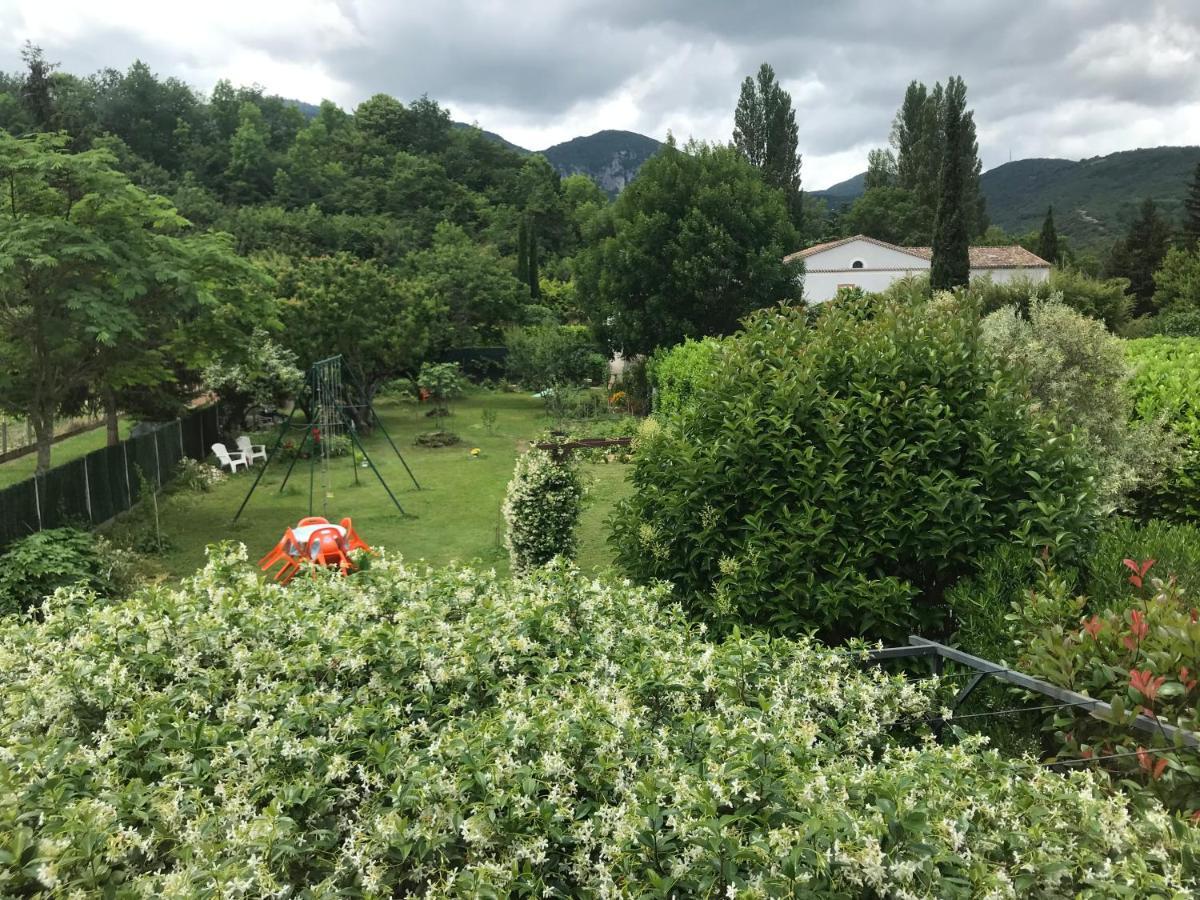 Chambre Et Salle De Bain Prive S'Ouvrant Sur Terrasse, Jardin Et Cuisine D'Ete Quillan Extérieur photo